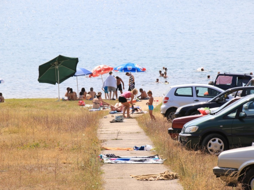 FOTO/VIDEO: Ramci spas od vrućina pronašli na Ramskom jezeru