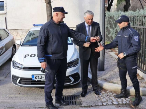 MUP HNŽ: Uručeni ključevi novih policijskih vozila