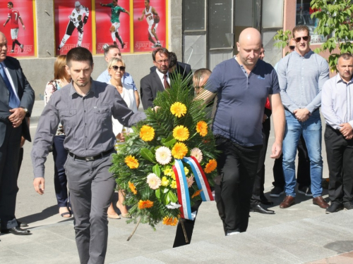 FOTO: Polaganjem vijenaca i svečanom sjednicom započelo obilježavanje Dana općine