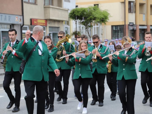 Ramske mažoretkinje na prvom festivalu mažoret plesa u Kiseljaku