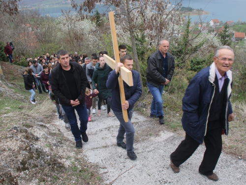 FOTO: Ramski put križa na brdo Gračac