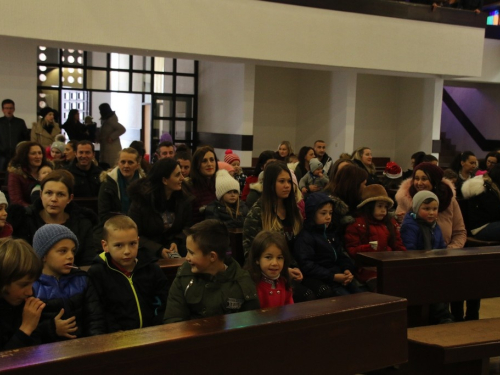 ​FOTO: Sv. Nikola s radošću dočekan u župi Rumboci