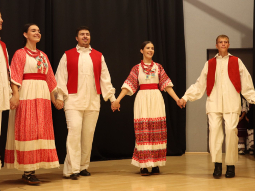 FOTO: Večer folklora u Prozoru: HKUD-ovi ''Rama'' i ''fra Petar Bakula'' oduševili publiku