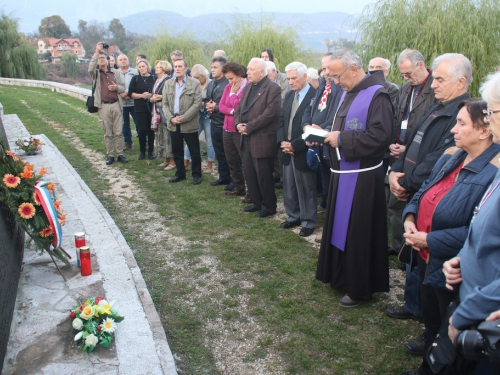 FOTO: Članovi Hrvatskog žrtvoslovnog društva posjetili Ramu