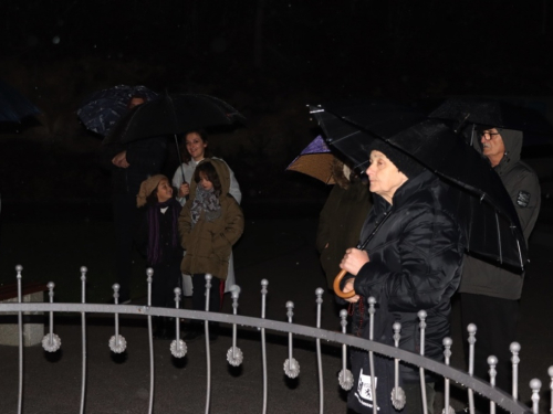 VIDEO/FOTO: U Podboru započela molitva krunice za domovinu