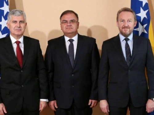 Bh. političari imaju najveće plaće u regiji