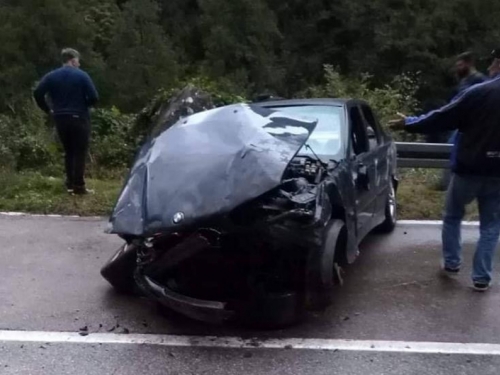 Zbog prometne nesreće obustavljeno prometovanje na putu Prozor - Jablanica