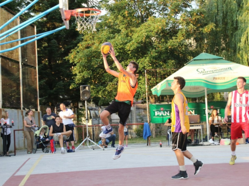 FOTO: Ekipa ''ALF Market'' osvojila Streetball za juniore