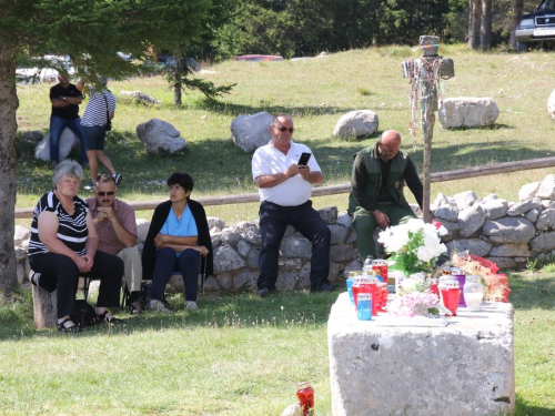 FOTO/VIDEO: Na Vran planini služena misa za poginule duvandžije