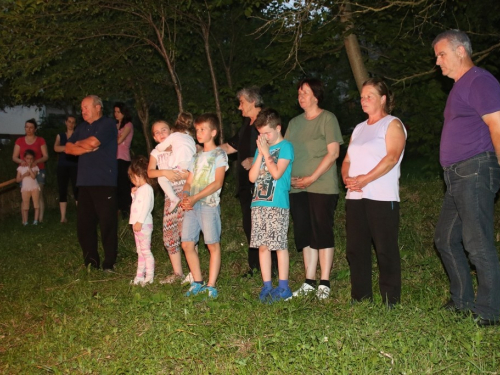 FOTO: Paljenjem svitnjaka Rama dočekuje sv. Ivu