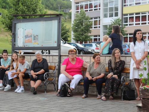 FOTO: 16. festival duhovne glazbe ''Djeca pjevaju Isusu'' u župi Prozor