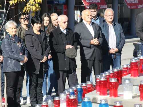 FOTO: Povodom Svih svetih u Prozoru zapaljene svijeće za poginule i preminule branitelje