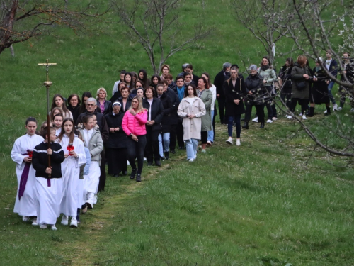 FOTO: Put križa kroz fratarski gaj na Šćitu