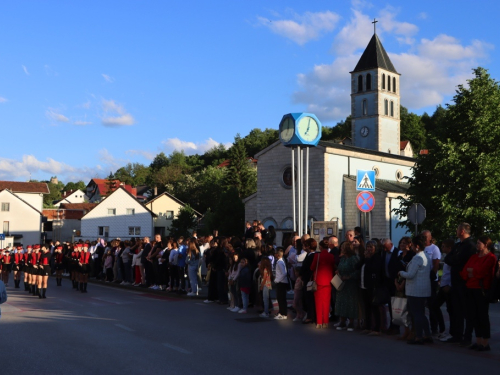 FOTO/VIDEO: Matura 2024. - Defile mladosti na ulicama Prozora