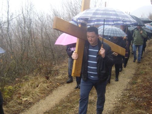 FOTO: Put križa na uzdolsku kalvariju - brdo Gradac