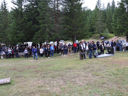 FOTO: Na Vranu služena sv. misa za poginule duvandžije