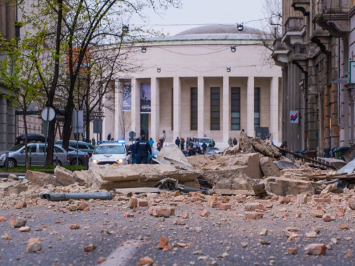 FOTO/VIDEO: Strašan potres u Zagrebu: Rušili se zidovi, dijelovi bez struje, otpao vrh katedrale