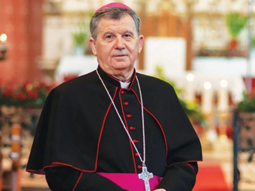 Nadbiskup Vukšić: Grobovi žrtava su trajna opomena protiv zla rata