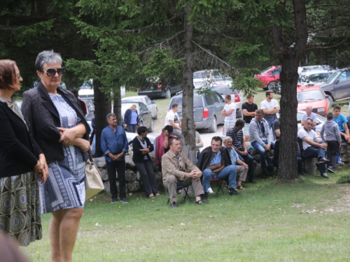 FOTO: Na Vranu služena sv. misa za poginule duvandžije