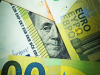 Dolar oslabio na najniže razine u više od tri godine, euro snažno porastao