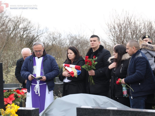 FOTO: Na Mirogoju sahranjen pukovnik Ante Pavlović