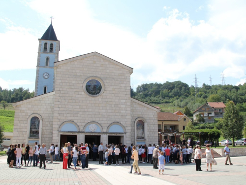 Župa Prozor: Dan posvete župne crkve i susret duhovnih zvanja