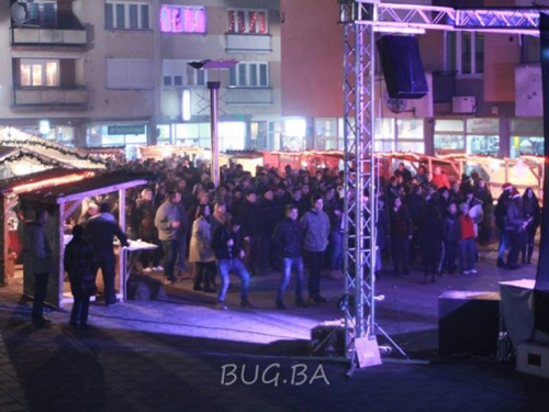 Predstavom 'Rodijaci' u izvedbi HNK Mostar svečano je zatvoren Treći Bugojanski božićni sajam