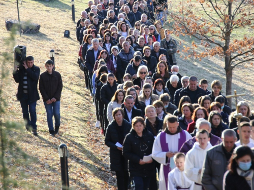 FOTO: Put križa kroz fratarski gaj na Šćitu