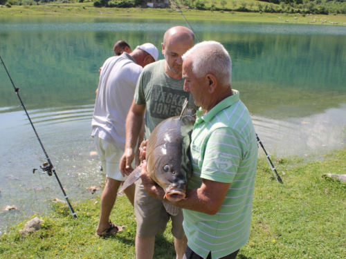 FOTO/VIDEO: U Ramskom jezeru uhvaćen šaran kapitalac od 28,4 kg