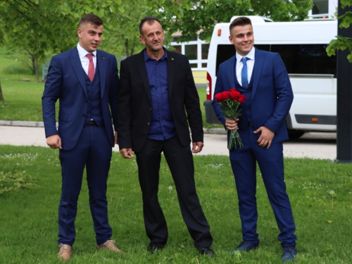 FOTO/VIDEO: Matura 2023. - Defile mladosti na ulicama Prozora