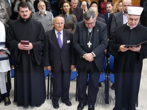 Za čije interese i uime koga se podižu tenzije i plaše građani?