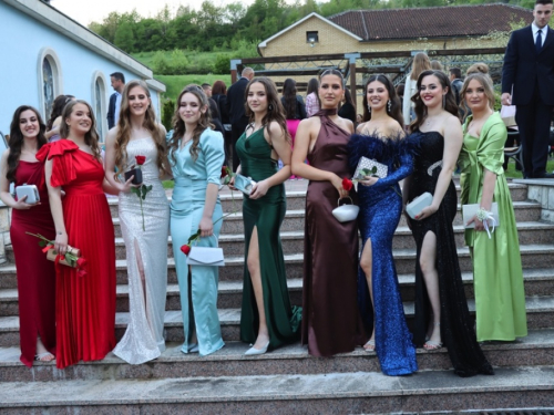 FOTO/VIDEO: Matura 2023. - Defile mladosti na ulicama Prozora