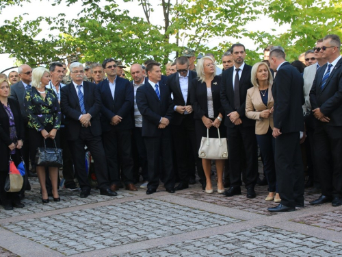 FOTO/VIDEO: Na Uzdolu obilježena 22. obljetnica stravičnog pokolja nad Hrvatima