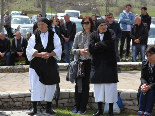 FOTO: Druženje Rumbočana i sv. misa na Zahumu