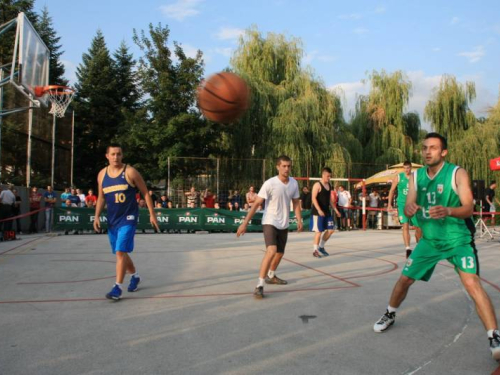 FOTO: Počeo turnir u uličnoj košarci "Streetball Rama 2014."