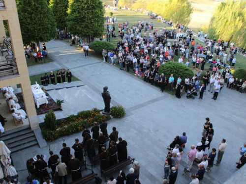 FOTO: Misa Uočnica povodom proslave Velike Gospe u župi Rama Šćit