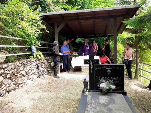 FOTO: 23. hodočašće na grob svećenika-mučenika fra Stjepana Barišića u župi Uzdol