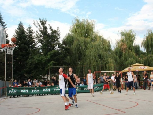 FOTO: Počeo turnir u uličnoj košarci "Streetball Rama 2014."