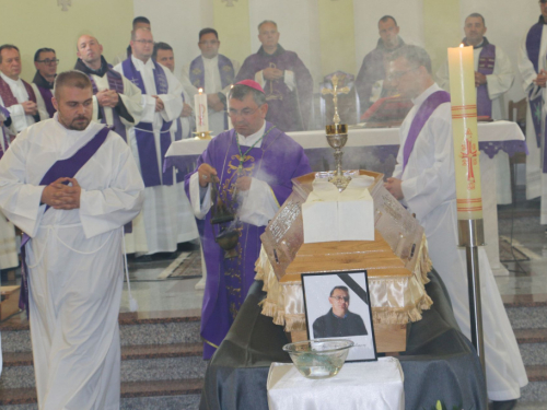 FOTO: Sahranjen fra Mario Radman, bivši župnik župe Rumboci