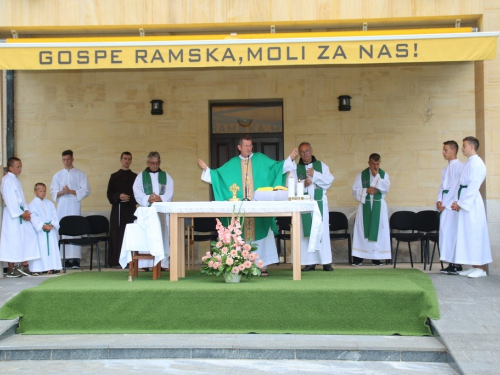 FOTO: Promocija knjige dr. sc. Šimuna Novakovića i druga večer trodnevnice na Šćitu