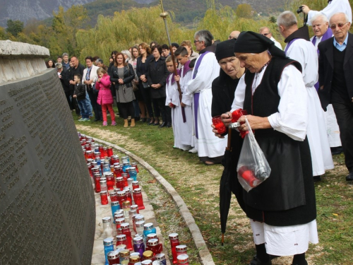 FOTO: Dan sjećanja na ramske žrtve u župi Rama-Šćit