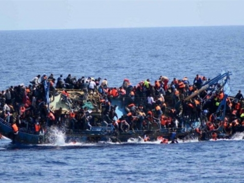 Na obali Libije potonuo čamac sa oko 100 migranata