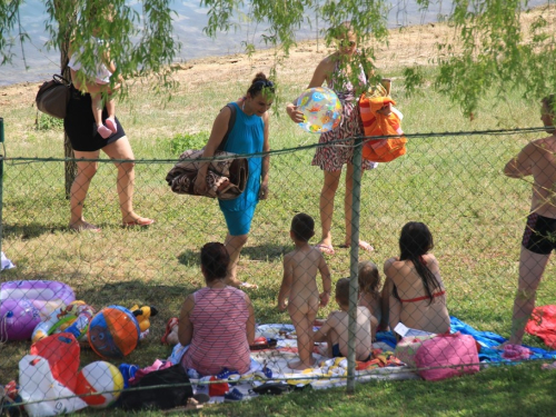 FOTO/VIDEO: Ramci spas od vrućina pronašli na Ramskom jezeru