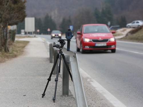 Strože kazne u prometu: Vozači će plaćati i do 2.000 KM za prebrzu vožnju