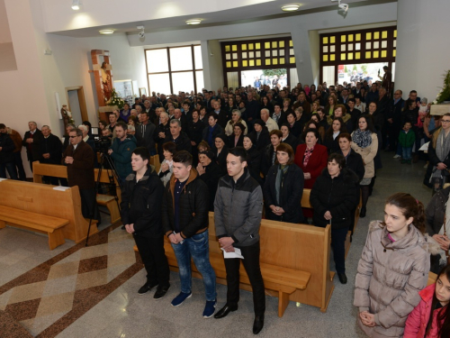 FOTO: Mons. dr. Pero Sudar blagoslovio novi križ i spomenik Stjepanu Džalti na Uzdolu