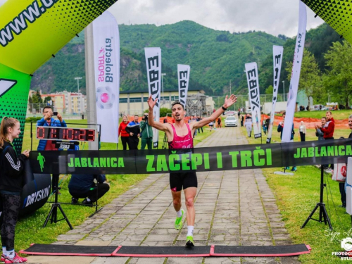 FOTO: ''Rama u srcu'' osvojila prvo i drugo mjesto u muškoj štafeti polumaratona u Jablanici