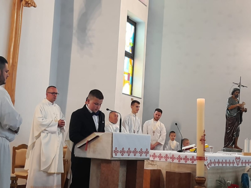 FOTO: Krizma i prva pričest u župi Uzdol