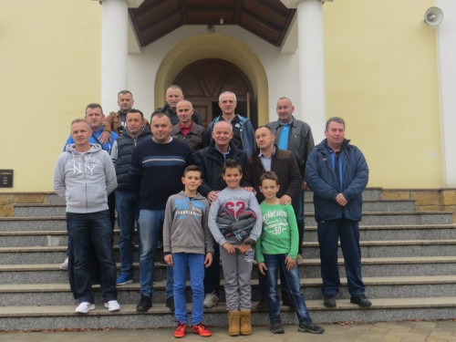 FOTO: Ramljaci na druženju kod Mladena Papka, iločkog vinara ramskih korijena