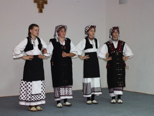 FOTO: Na Šćitu održana 5. kulturno-vjerska baština Hrvata BiH pod geslom ''Vratimo nadu zavičaju''
