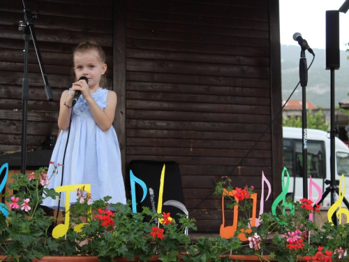 FOTO: 16. festival duhovne glazbe ''Djeca pjevaju Isusu'' u župi Prozor